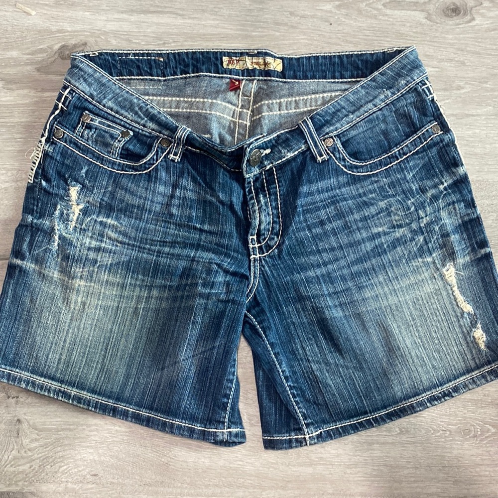 BKE Stella Short size 30. Distressed 6”inseam.
